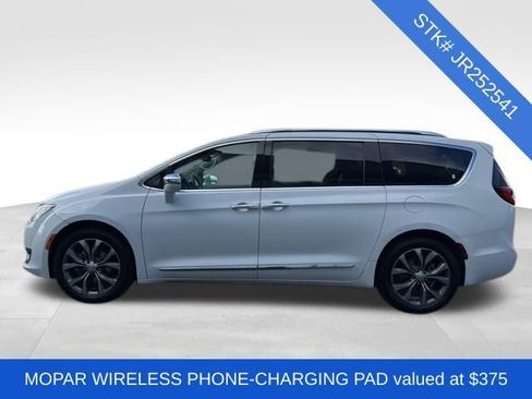 Used 2018 Chrysler Pacifica Limited image 4
