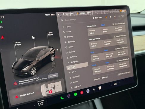 Used 2024 Tesla Model Y 2WD image 19