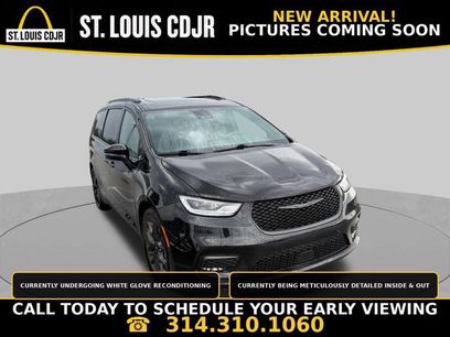 Used 2025 Chrysler Pacifica Limited