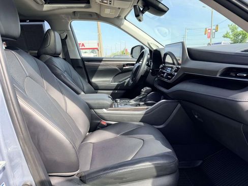 Certified 2020 Toyota Highlander Limited AWD/4WD image 13