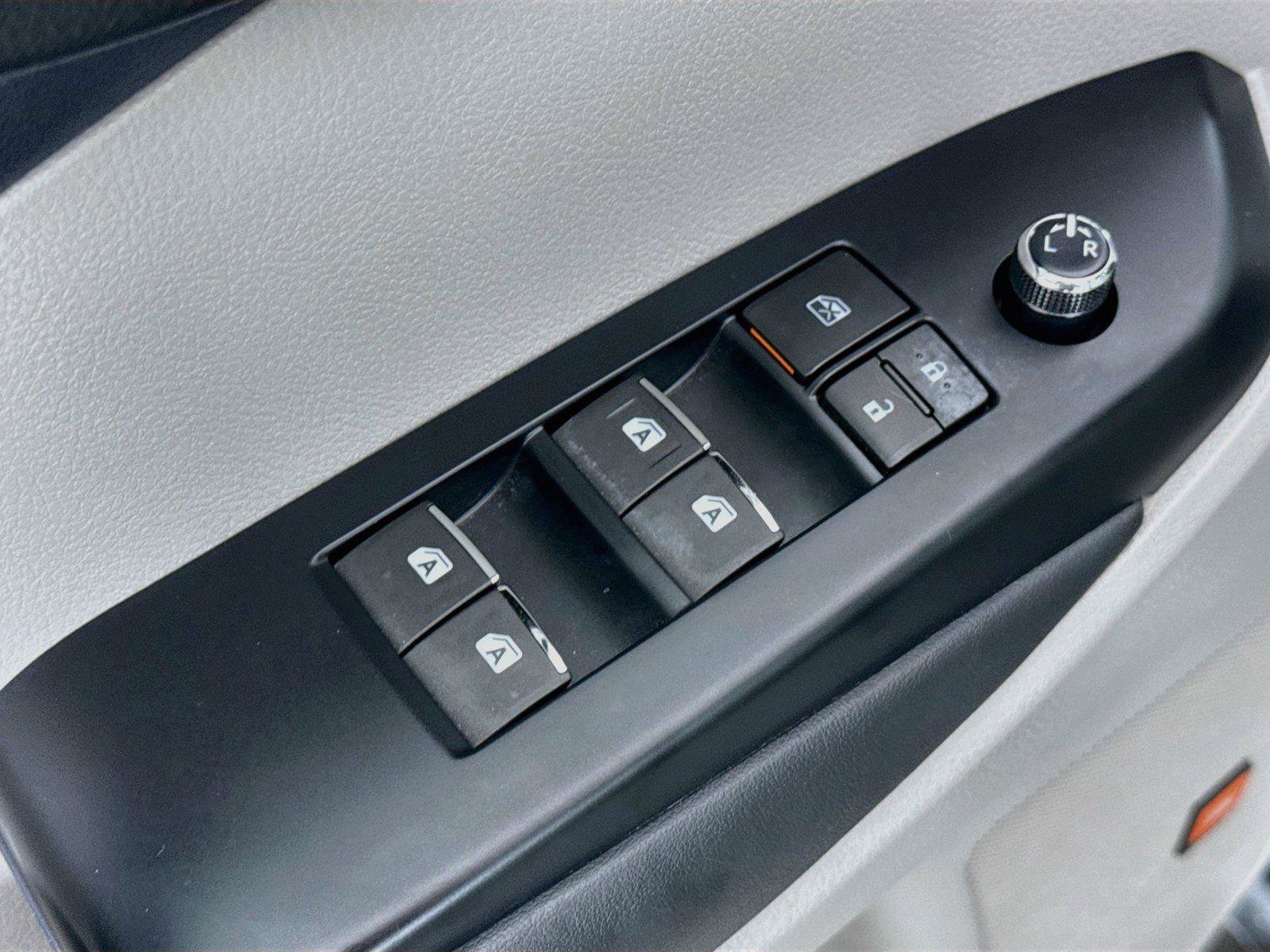 Used 2015 Toyota Highlander Limited FWD image 28
