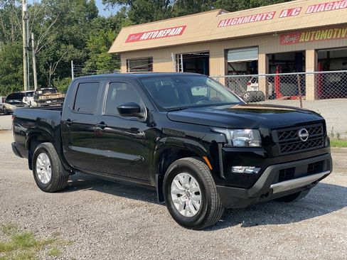 Used 2022 Nissan Frontier SV RWD image 2