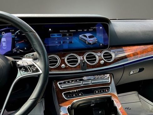 Used 2023 Mercedes-Benz E 350 4MATIC Sedan image 9