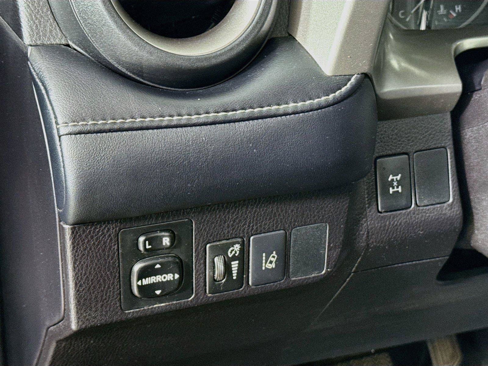 Used 2018 Toyota RAV4 XLE AWD/4WD image 14