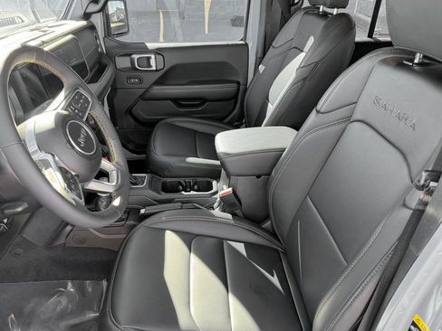 Used 2024 Jeep Wrangler Unlimited Sahara w/ Technology Group image 14