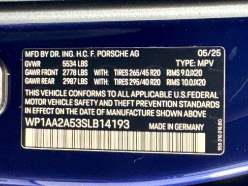 Certified 2025 Porsche Macan image 25