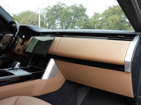 Used 2025 Land Rover Range Rover Long Wheelbase Autobiography image 24