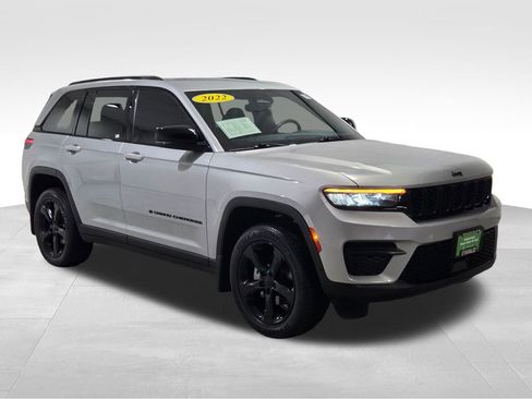 Certified 2022 Jeep Grand Cherokee Altitude image 14