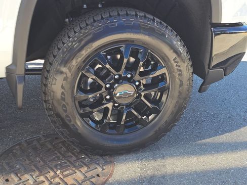 New 2026 Chevrolet Silverado 2500 Custom w/ Custom Value Package AWD/4WD image 9