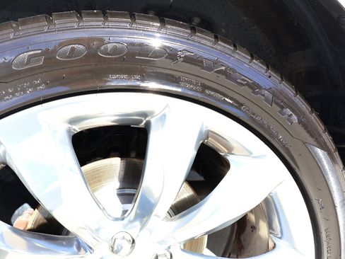 Used 2018 Chrysler 300 Limited image 31