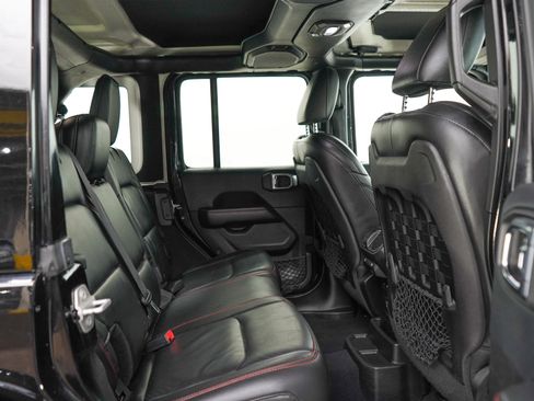 Used 2018 Jeep Wrangler Unlimited Rubicon w/ Dual Top Group AWD/4WD image 12