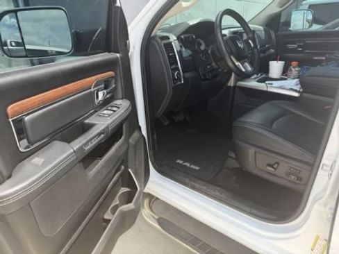 Used 2017 RAM 1500 Laramie w/ Convenience Group AWD/4WD image 16