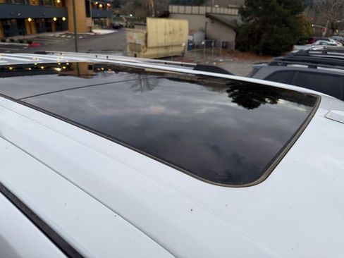 Used 2022 Ford Expedition Max Limited image 5