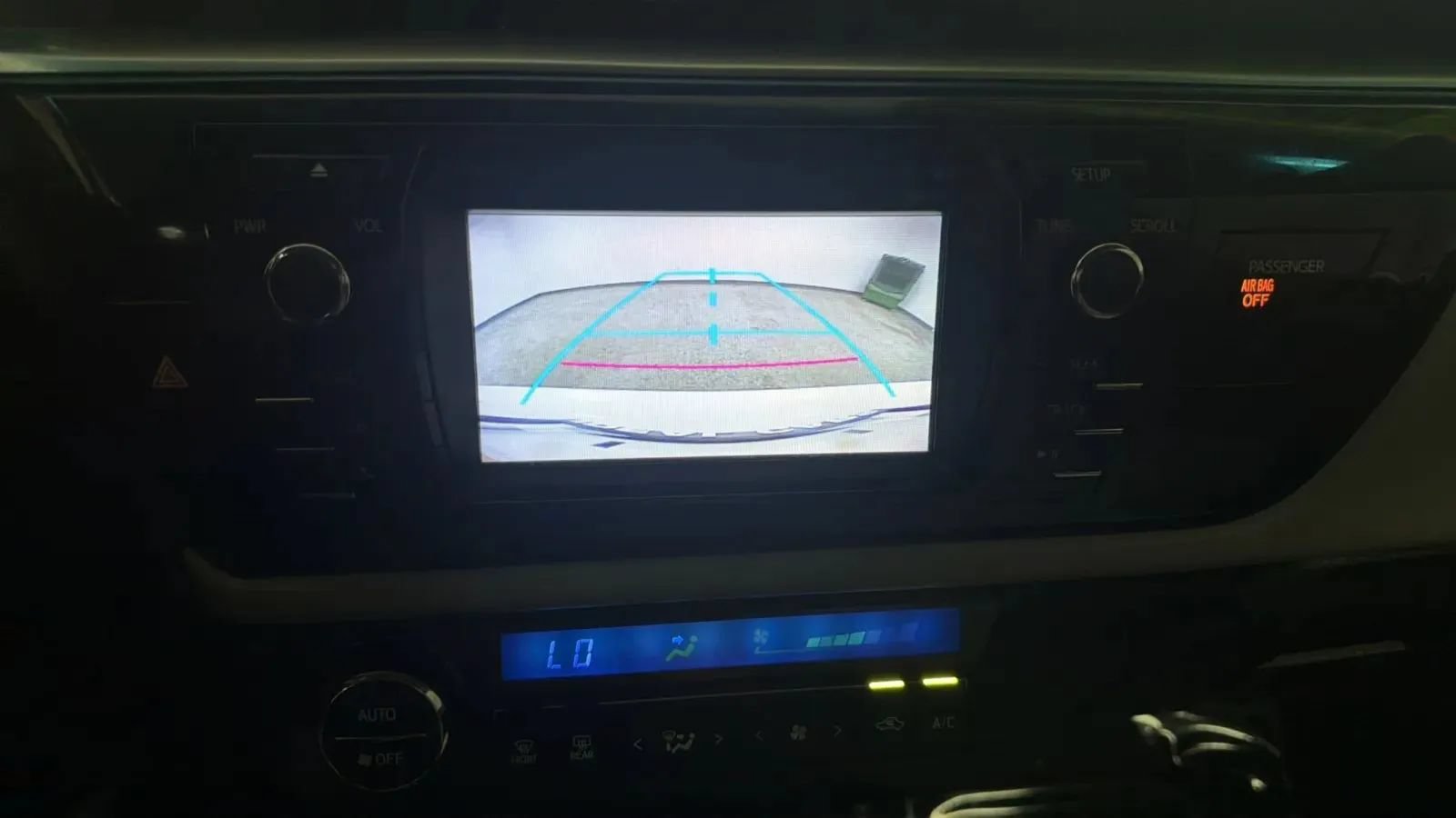 Used 2016 Toyota Corolla LE FWD image 14
