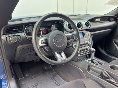 Used 2022 Ford Mustang Coupe w/ Black Accent Package RWD image 12