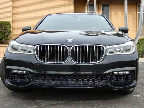Used 2016 BMW 750i xDrive image 18