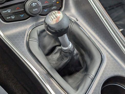 Used 2015 Dodge Challenger R/T Plus RWD image 18