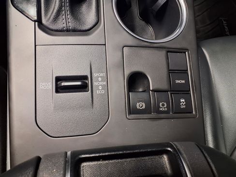 Used 2023 Toyota Highlander XLE image 19