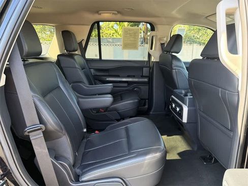 Used 2024 Ford Expedition XLT image 34