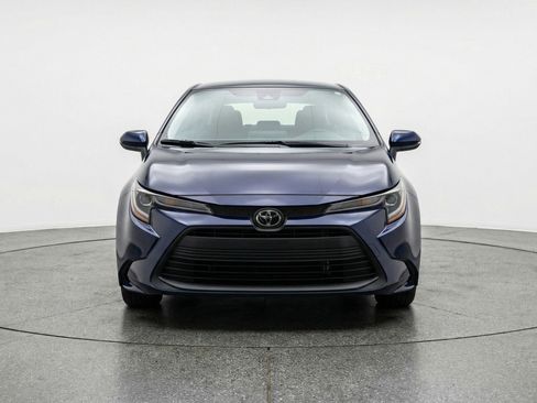 Used 2025 Toyota Corolla LE FWD image 2