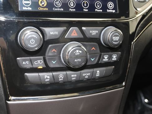 Used 2020 Jeep Grand Cherokee Limited X image 32