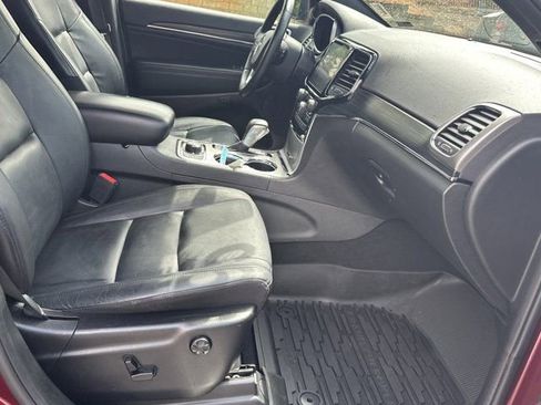 Used 2019 Jeep Grand Cherokee Limited AWD/4WD image 15