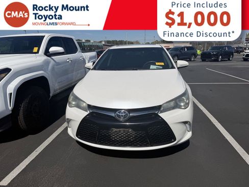 Used 2016 Toyota Camry SE image 2