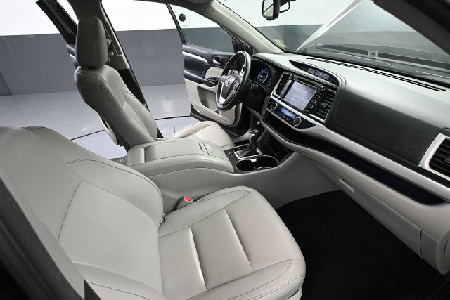 Used 2015 Toyota Highlander XLE AWD/4WD image 44