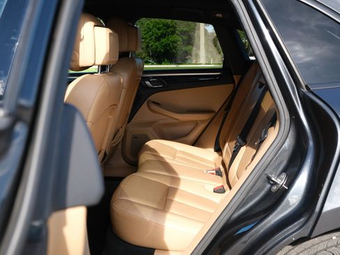 Used 2017 Porsche Macan image 19