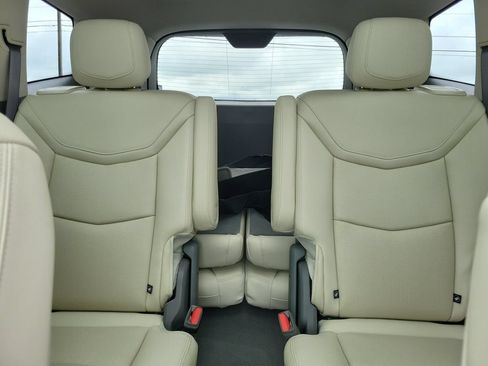 Used 2024 Cadillac XT6 Premium Luxury w/ Technology Package AWD/4WD image 17