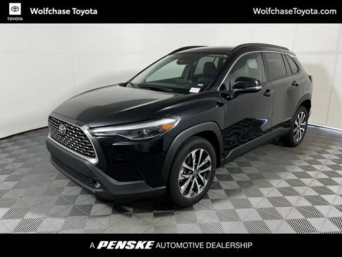 Used 2025 Toyota Corolla Cross XLE FWD image 1