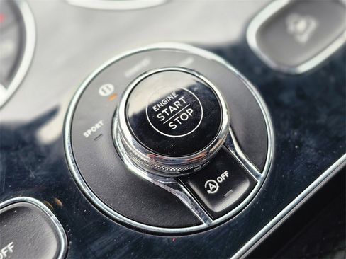 Used 2023 Bentley Bentayga Extended Wheelbase image 41