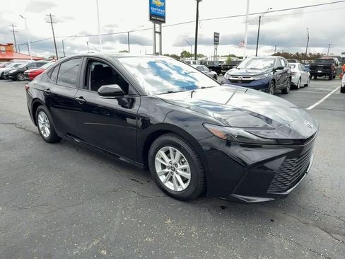 Used 2025 Toyota Camry LE FWD image 2