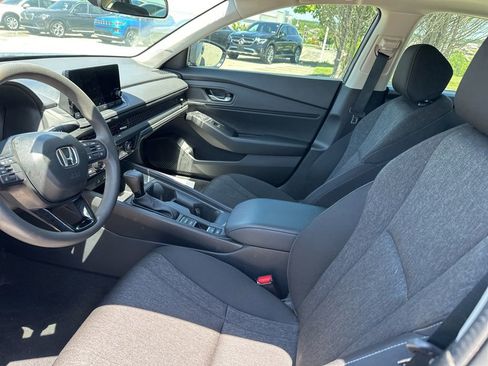 Used 2025 Honda Accord SE image 9