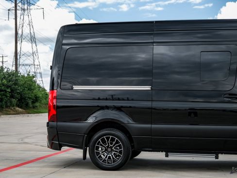 Used 2022 Mercedes-Benz Sprinter 2500 image 19