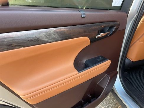 Used 2021 Toyota Highlander Platinum image 13