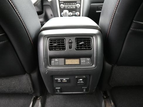Used 2020 Nissan Pathfinder SL AWD/4WD image 31