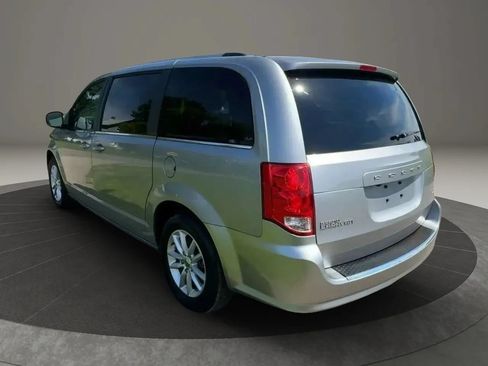 Used 2018 Dodge Grand Caravan SXT FWD image 4