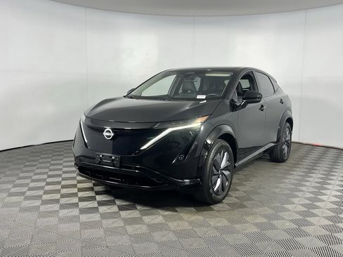 Used 2023 Nissan Ariya AWD image 11