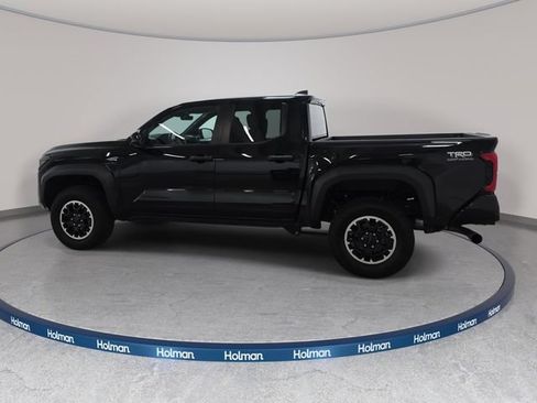 Certified 2024 Toyota Tacoma TRD Off-Road AWD/4WD image 7