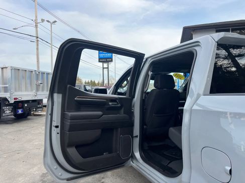 Used 2024 Chevrolet Silverado 1500 LT image 32