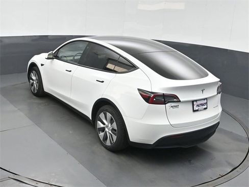 Used 2023 Tesla Model Y Long Range image 31