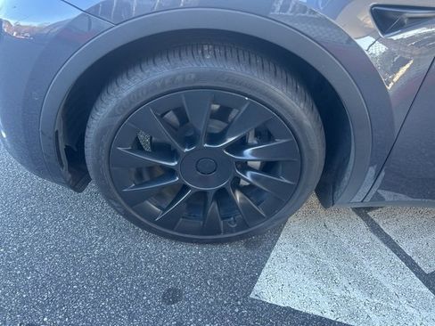 Used 2022 Tesla Model Y Long Range image 6