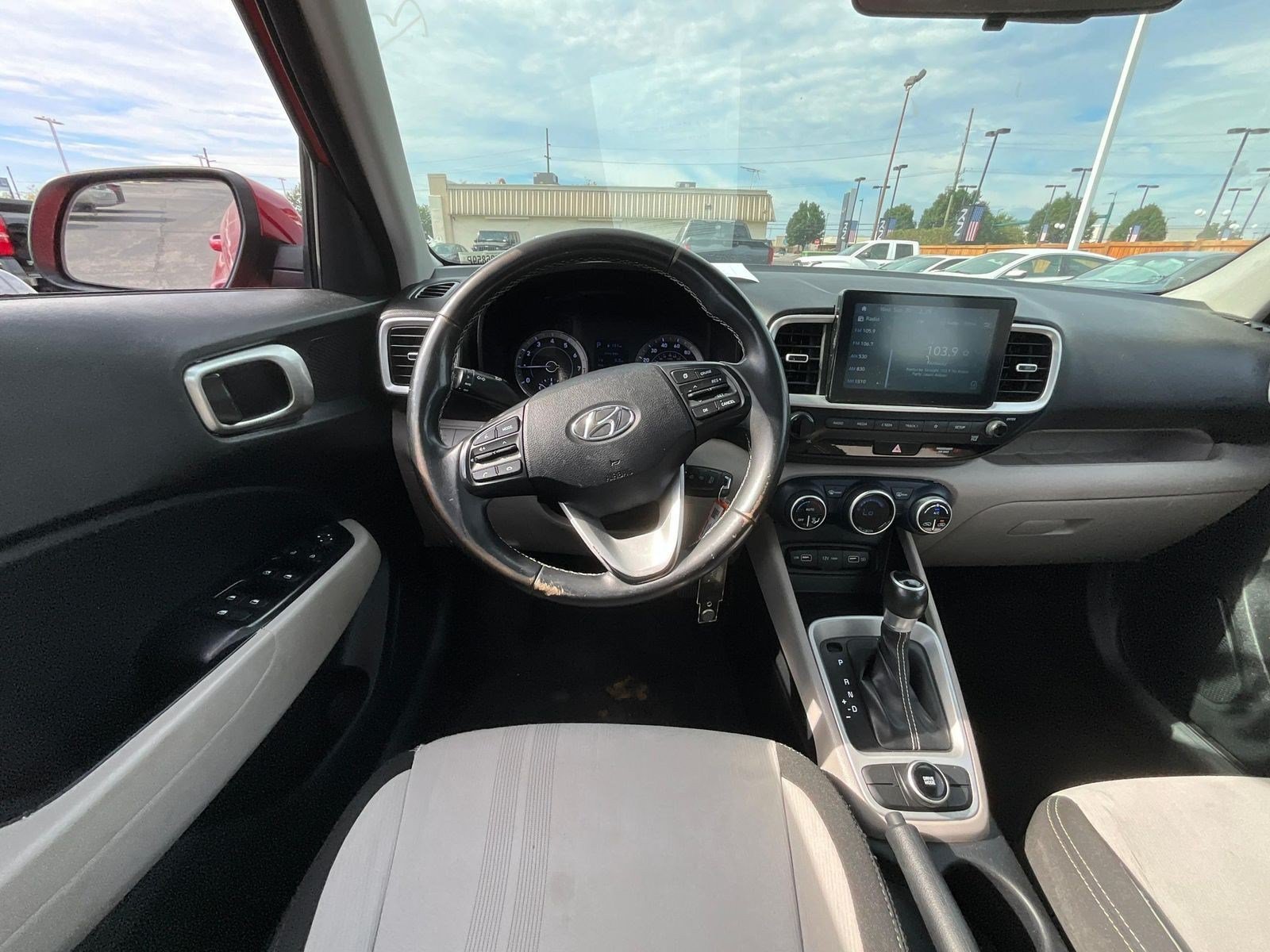 Used 2022 Hyundai Venue SEL FWD image 8