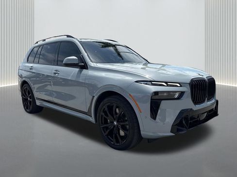 Used 2025 BMW X7 xDrive40i w/ M Sport Package AWD/4WD image 3