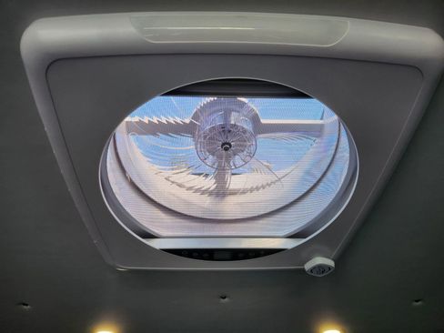 Used 2025 Mercedes-Benz Sprinter 2500 image 31