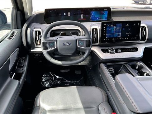Used 2025 Ford Expedition Max Active AWD/4WD image 5
