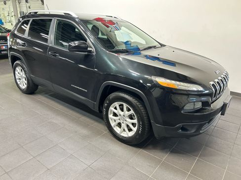 Used 2014 Jeep Cherokee Latitude AWD/4WD image 2
