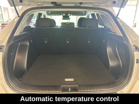 Used 2025 Hyundai Kona SEL AWD/4WD image 6
