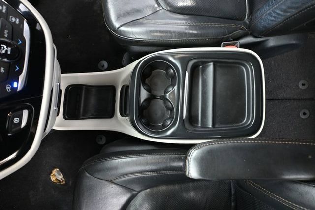 Used 2020 Chrysler Pacifica Touring-L FWD image 25